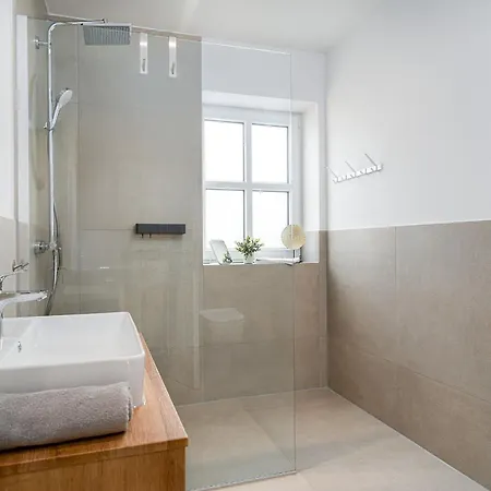 Vista 9, Neu, Eg Mit Terrasse Und Eingezaeuntem Garten Apartment *